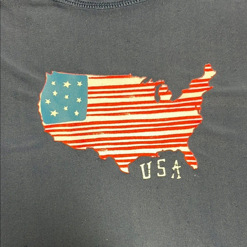🛍️5️⃣ / 💲2️⃣5️⃣🛍️ - Navy Kids Swim Shirt with USA Flag Design